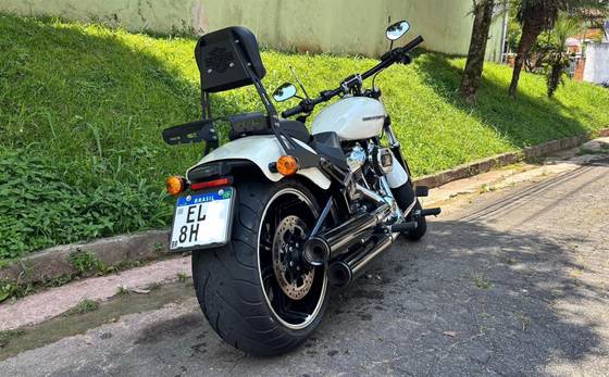 HARLEY-DAVIDSON SOFTAIL BREAKOUT 114 